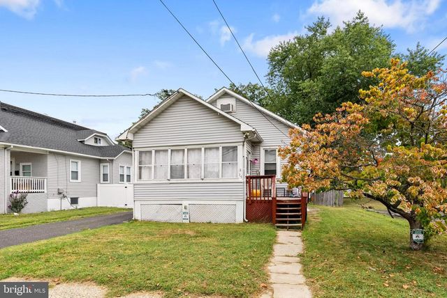 15 N POPLAR AVE, Maple Shade, NJ 08052