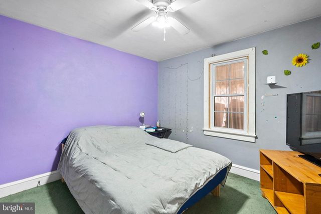 15 N POPLAR AVE, Maple Shade, NJ 08052