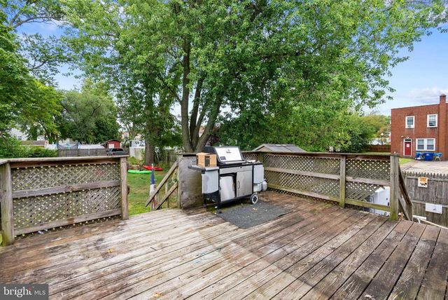 15 N POPLAR AVE, Maple Shade, NJ 08052
