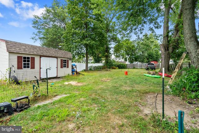 15 N POPLAR AVE, Maple Shade, NJ 08052