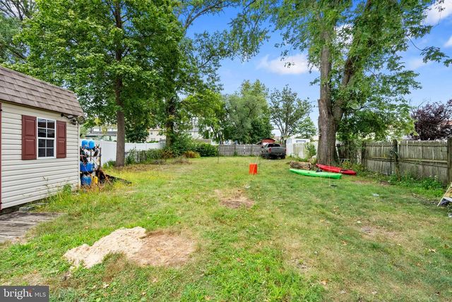 15 N POPLAR AVE, Maple Shade, NJ 08052