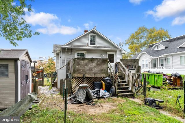 15 N POPLAR AVE, Maple Shade, NJ 08052