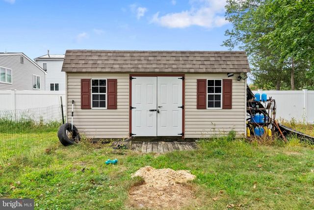 15 N POPLAR AVE, Maple Shade, NJ 08052