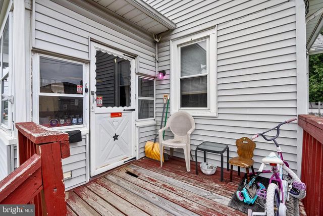 15 N POPLAR AVE, Maple Shade, NJ 08052