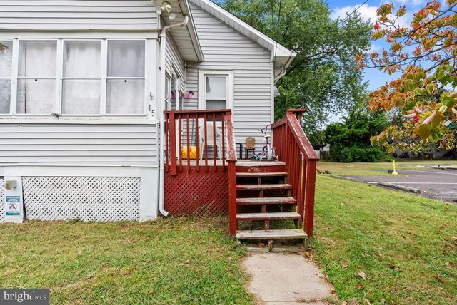 15 N POPLAR AVE, Maple Shade, NJ 08052
