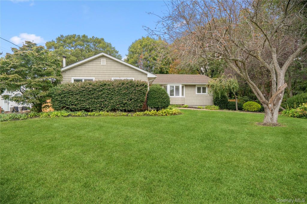 77 E Woodside Avenue, Patchogue, NY 11772 — photo 2