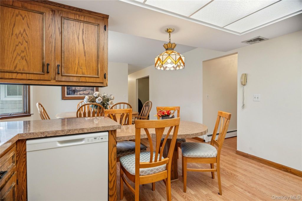 77 E Woodside Avenue, Patchogue, NY 11772 — photo 4