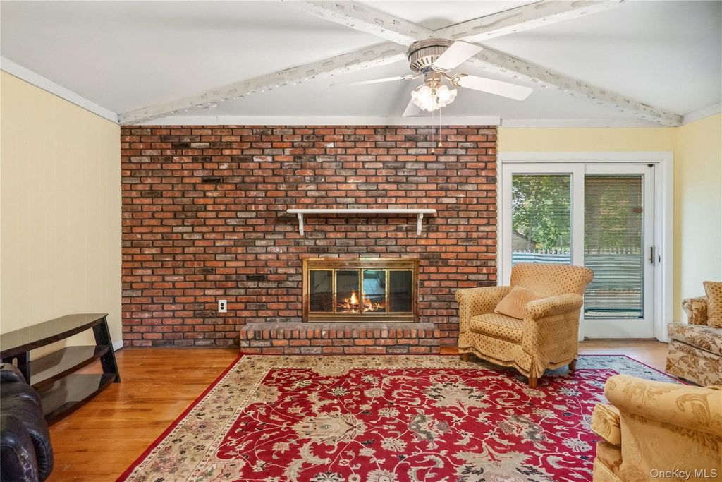 77 E Woodside Avenue, Patchogue, NY 11772 — photo 5