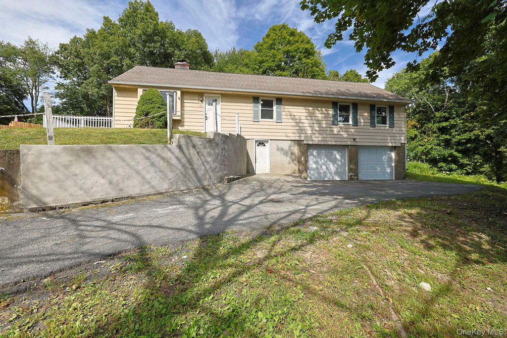 62 Hillcrest Drive, Poughkeepsie, NY 12603