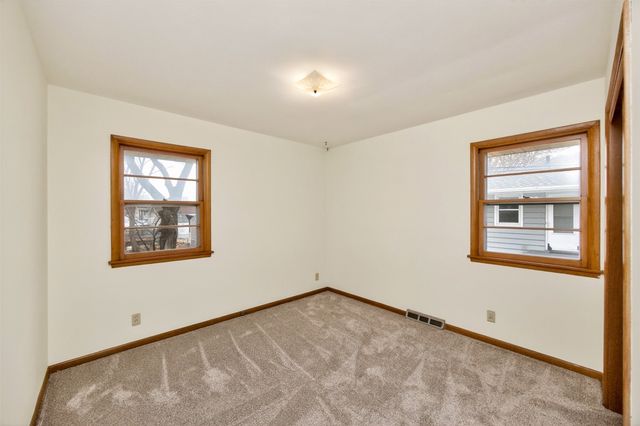 3500 Lindlavista Way, Des Moines, IA 50310