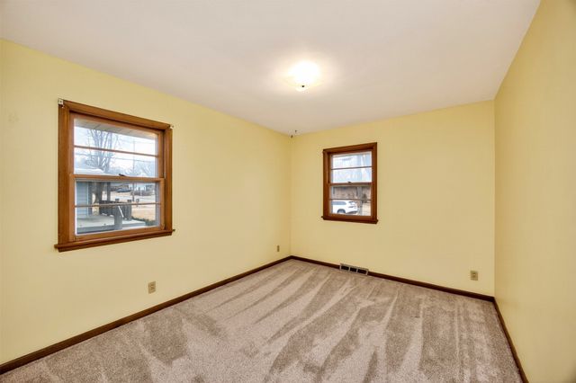 3500 Lindlavista Way, Des Moines, IA 50310