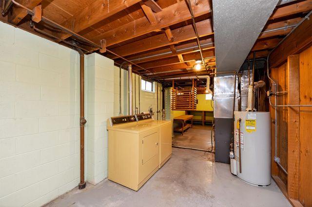 3500 Lindlavista Way, Des Moines, IA 50310