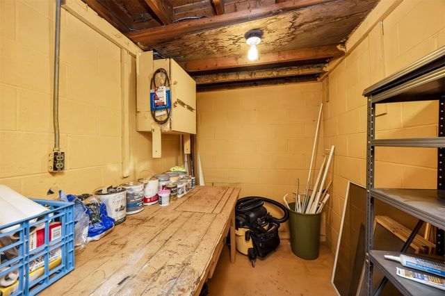 3500 Lindlavista Way, Des Moines, IA 50310