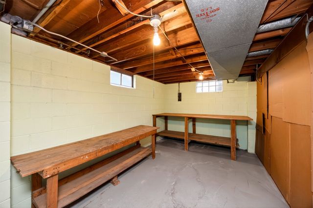 3500 Lindlavista Way, Des Moines, IA 50310