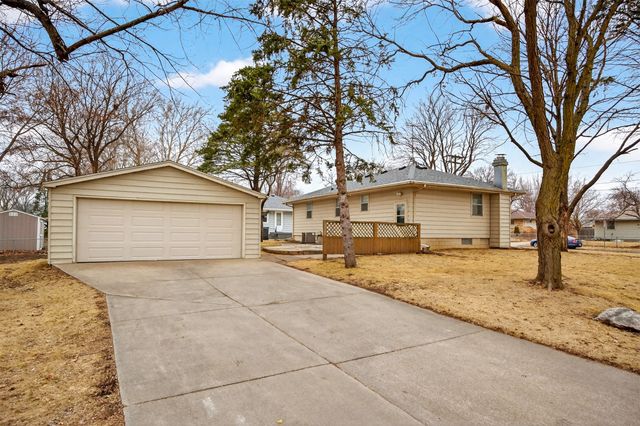 3500 Lindlavista Way, Des Moines, IA 50310