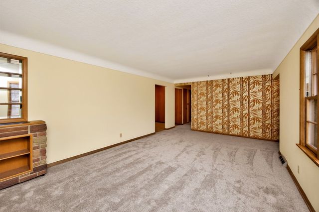 3500 Lindlavista Way, Des Moines, IA 50310