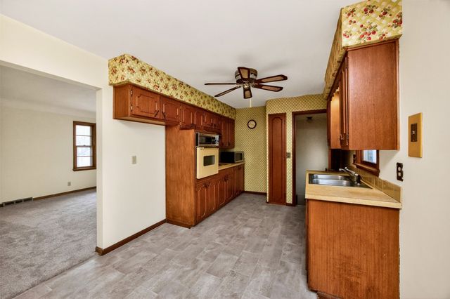 3500 Lindlavista Way, Des Moines, IA 50310