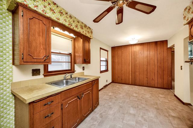 3500 Lindlavista Way, Des Moines, IA 50310