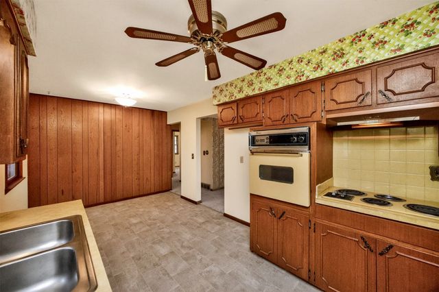 3500 Lindlavista Way, Des Moines, IA 50310