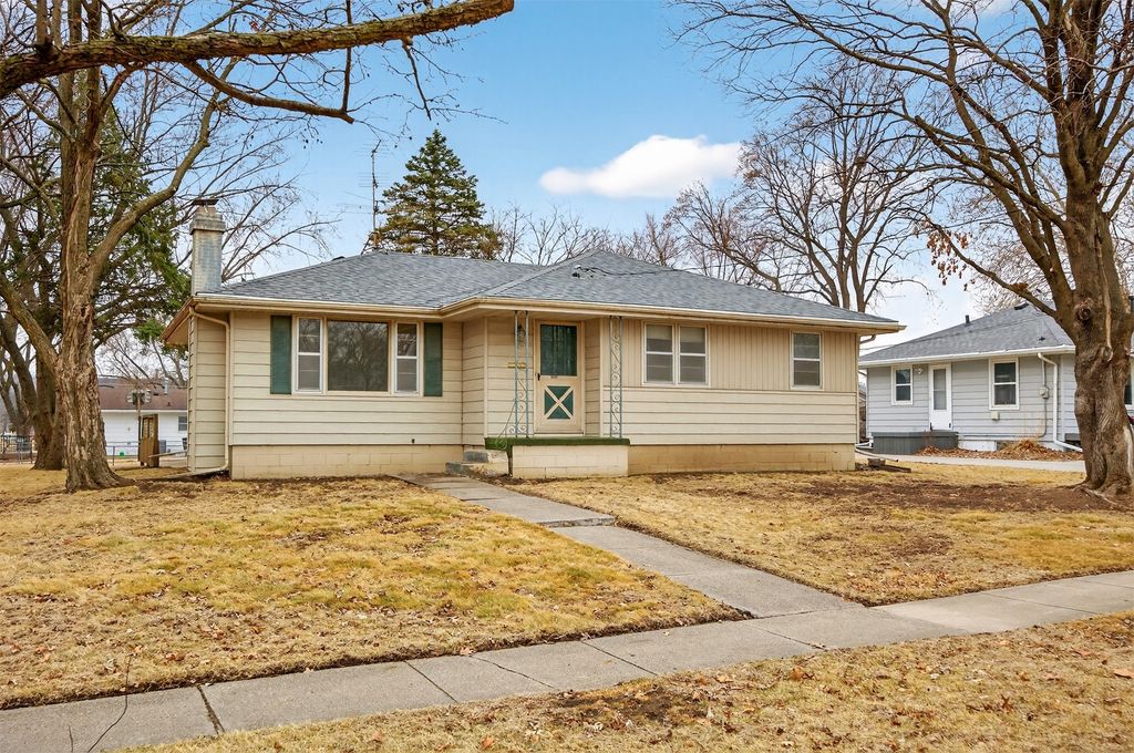 3500 Lindlavista Way, Des Moines, IA 50310