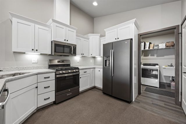 614 Hillside Drive, Tiffin, IA 52340