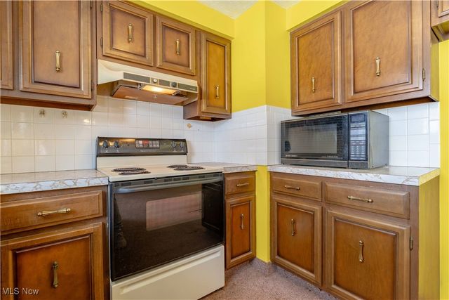 5611 Cherokee Avenue NW, North Canton, OH 44720