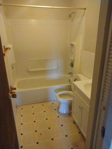 367 Hildreth St. 33, Lowell, MA 01850