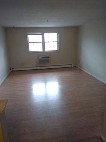 367 Hildreth St. 33, Lowell, MA 01850