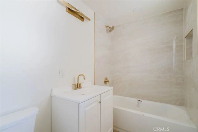 7704 Calvin Avenue, Reseda, CA 91335