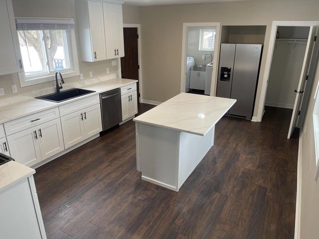 20365 W National AVENUE, New Berlin, WI 53146