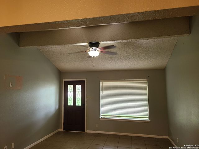 110 OAK KNOLL DR, San Antonio, TX 78228