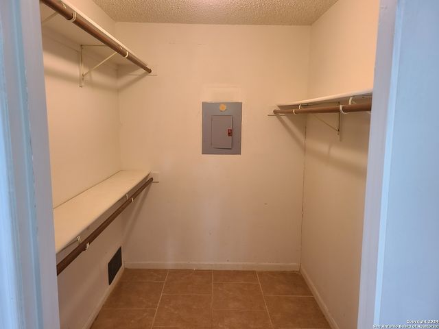 110 OAK KNOLL DR, San Antonio, TX 78228