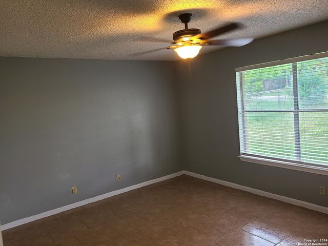 110 OAK KNOLL DR, San Antonio, TX 78228