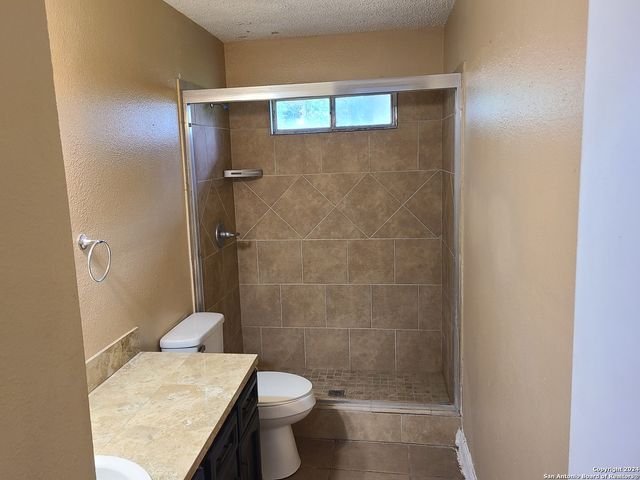 110 OAK KNOLL DR, San Antonio, TX 78228