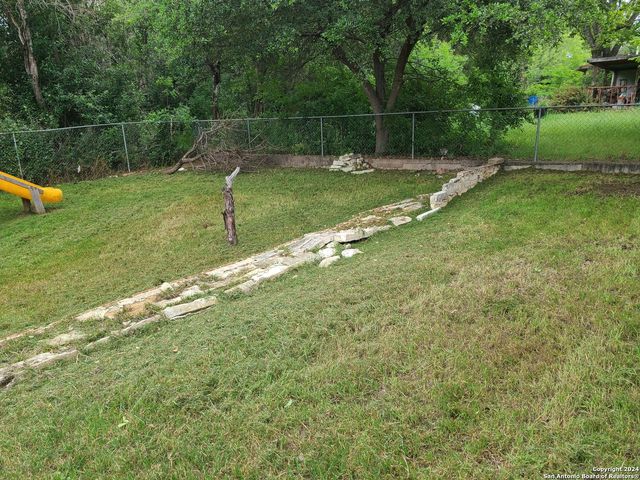 110 OAK KNOLL DR, San Antonio, TX 78228