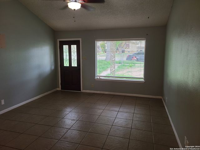 110 OAK KNOLL DR, San Antonio, TX 78228