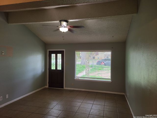 110 OAK KNOLL DR, San Antonio, TX 78228