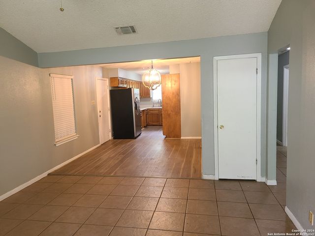 110 OAK KNOLL DR, San Antonio, TX 78228