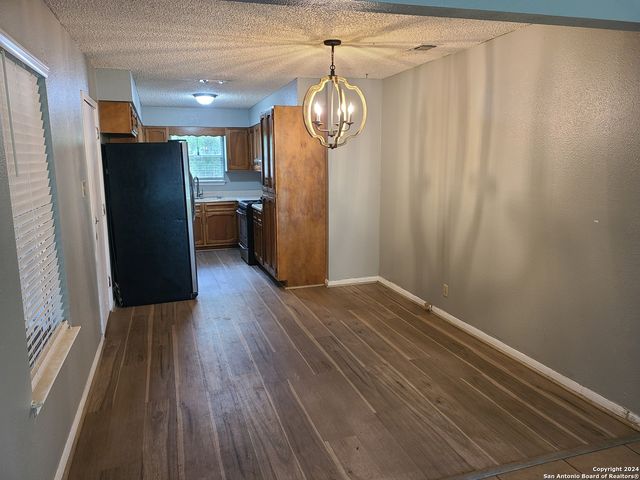 110 OAK KNOLL DR, San Antonio, TX 78228