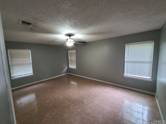 110 OAK KNOLL DR, San Antonio, TX 78228