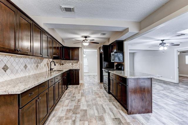 1827 Riverwood Trail, Spring, TX 77386