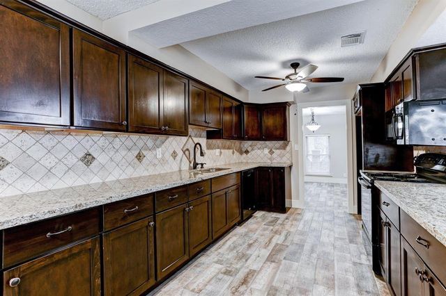 1827 Riverwood Trail, Spring, TX 77386