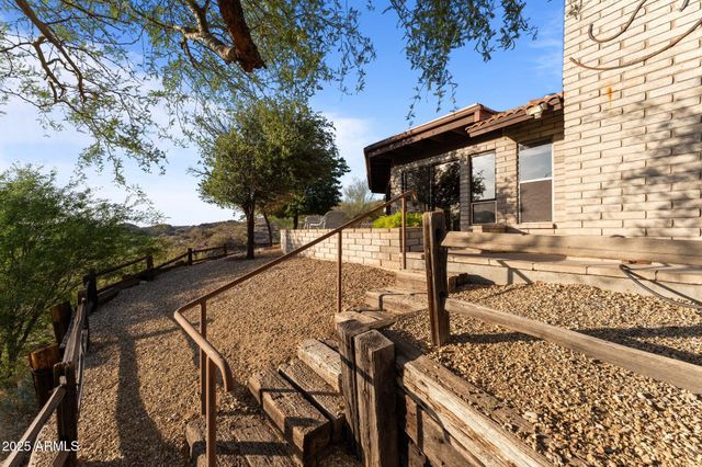 27610 W Gill Road, Morristown, AZ 85342