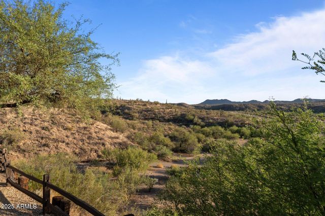 27610 W Gill Road, Morristown, AZ 85342