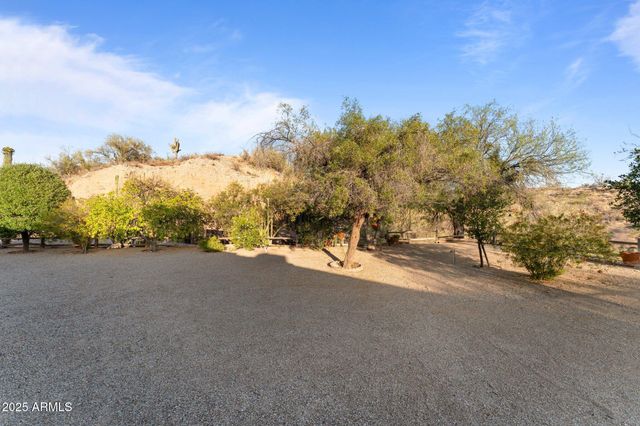 27610 W Gill Road, Morristown, AZ 85342