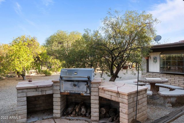 27610 W Gill Road, Morristown, AZ 85342