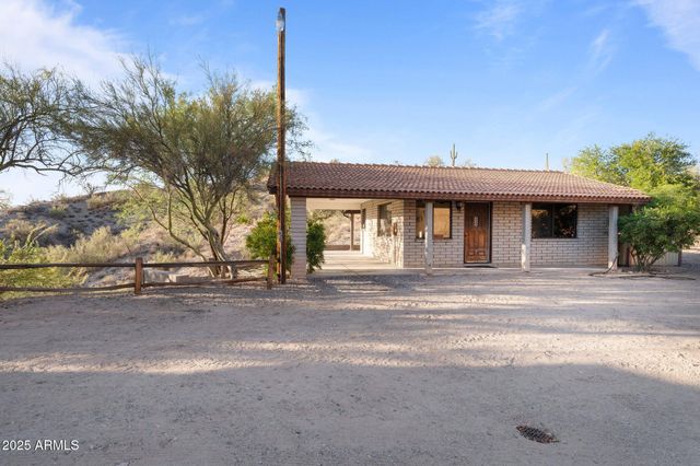 27610 W Gill Road, Morristown, AZ 85342