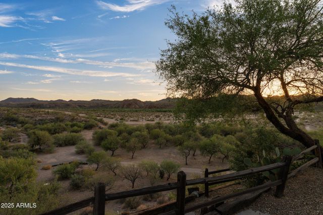 27610 W Gill Road, Morristown, AZ 85342