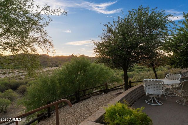 27610 W Gill Road, Morristown, AZ 85342