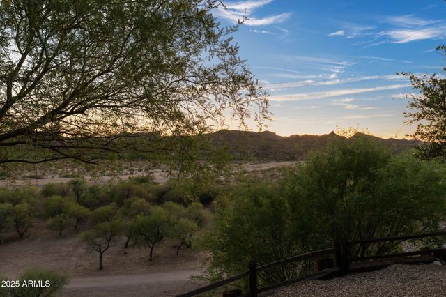 27610 W Gill Road, Morristown, AZ 85342